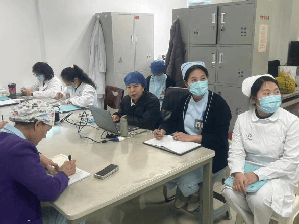 9博体育【国家区域医疗中心】东方医院肾病科护理专家赴枣庄医院交流指导共促发展(图2)