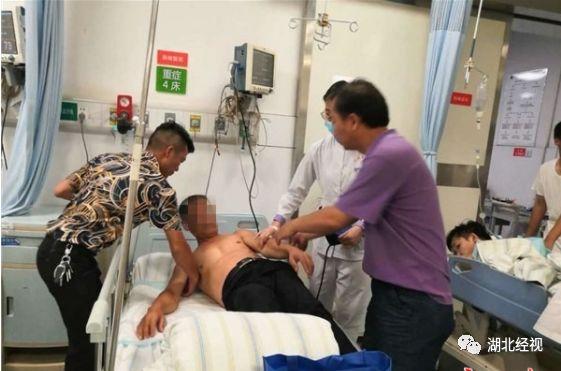 男子睡9博体育梦中感觉自己被咬了一口醒来一看还真有伤口连忙查监控(图1)